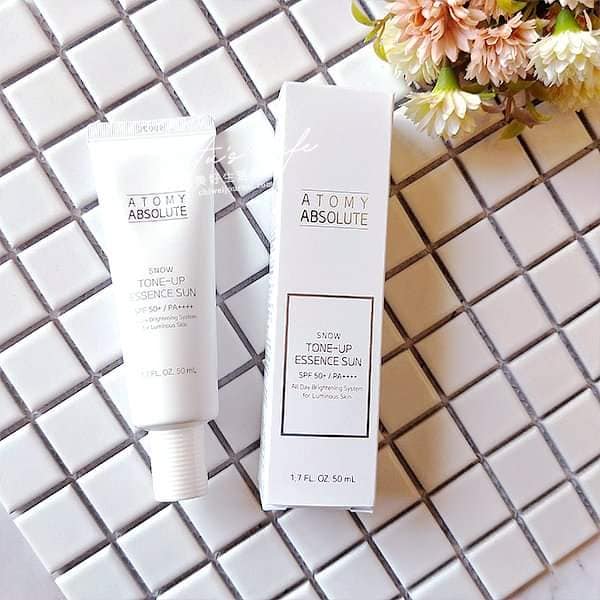 Kem chống nắng làm trắng,nâng tông,cải thiện sắc tố da của Atomy Absolute Snow Tone-Up Essence Sun 50ml
